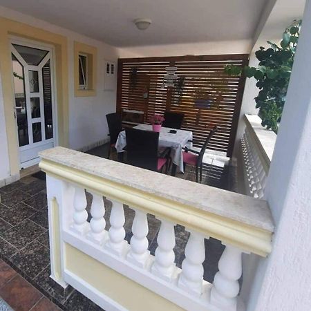 Apartments Robi- Swimming Pool And Beautiful Garden Kampor ภายนอก รูปภาพ