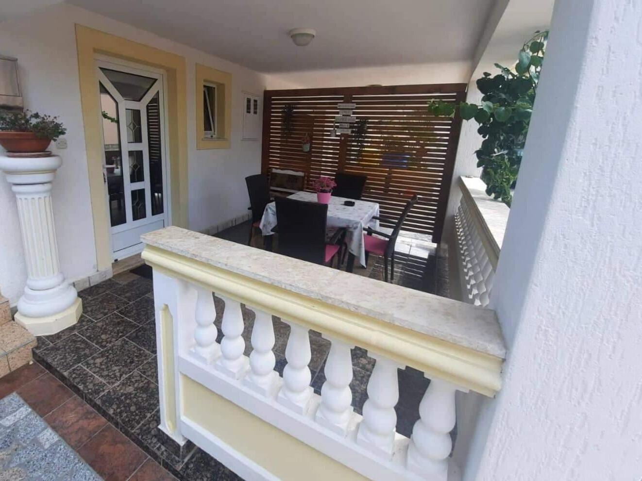 Apartments Robi- Swimming Pool And Beautiful Garden Kampor ภายนอก รูปภาพ